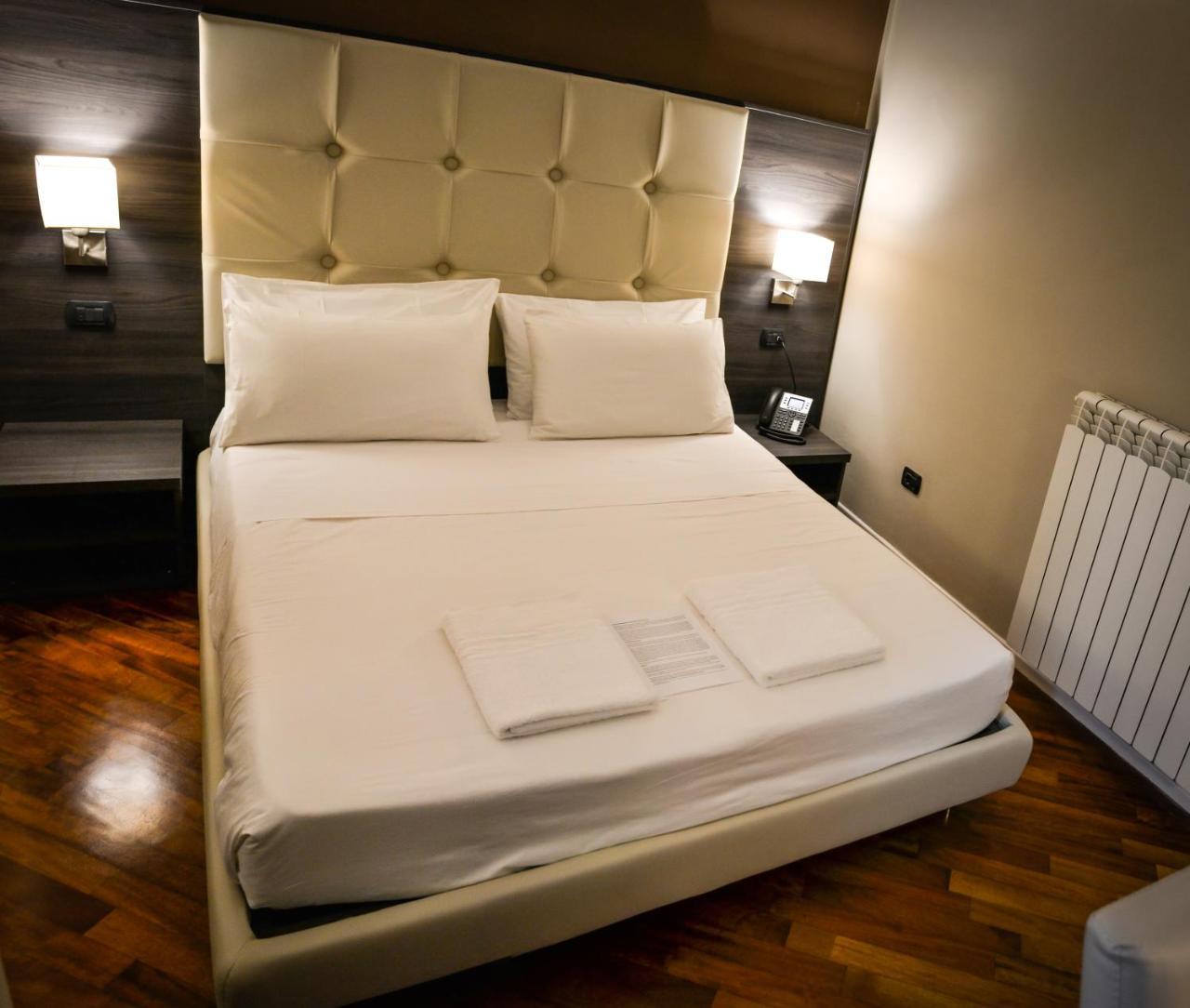 Brain Rooms & Suite Pagani Habitación foto
